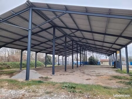 a louer bâtiment neuf 1200m3 divisible