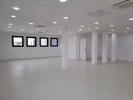 location commerce 3 pièces 135 m² à la bassée (59480)