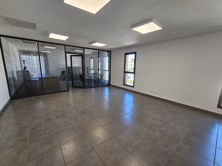 location commerce 62 m² à rognac (13340)