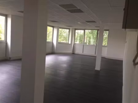 location locaux professionnels 82 m² à labège (31670)  680 €