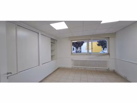 location locaux professionnels 260 m² à saintes (17100)  1 863 €