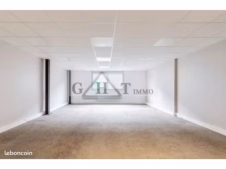 local industriel 2 345 m²