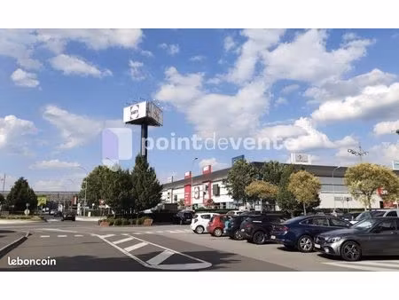 local commercial 7 624 m²