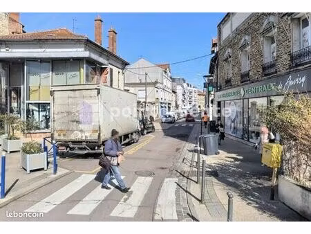 local commercial 84 m²