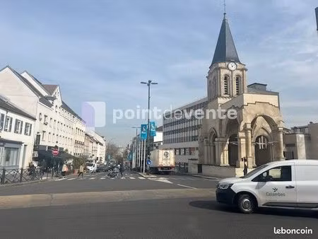 commerce santé 152 m²