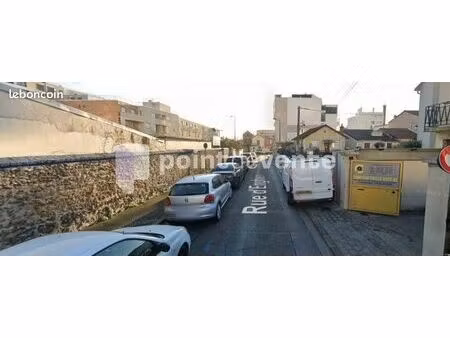 garage/station service 60 m²