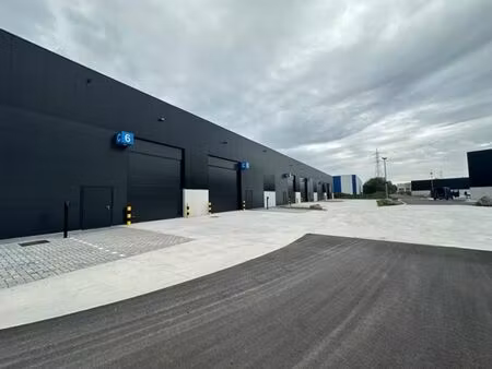 entrepôt neuf de 900m²