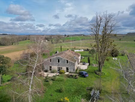 propriété de caractère dans un endroit magnifique avec une vue à 360°