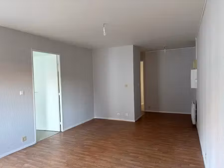 location appartement 3 pièces 64 m² à la châtre (36400)