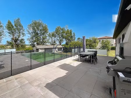 aureville villa avec piscine et dépendances avec un appartement t3
