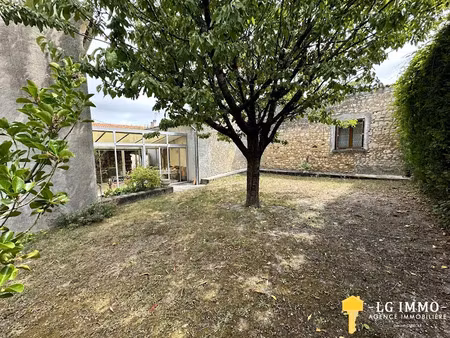 vente maison 4 pièces 130 m² à saint-romain-sur-gironde (17240)  84 700 €