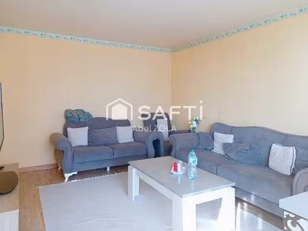 bel appartement de 3 pièces avec 2 chambres  une cuisine une salle de bains  un wc et un b