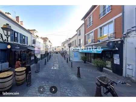commerce habillement/textile 45 m²