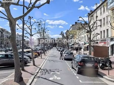 commerce chaussure/cuir 133 m²