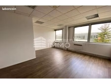 bureaux 151 m²