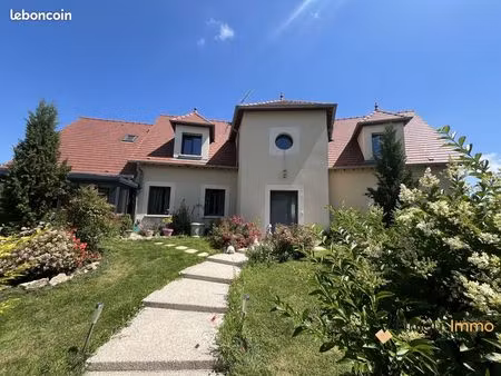 propriété 8 pièces 316 m²