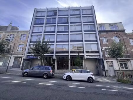 bureau avec espace polyvalent à vendre à schaerbeek