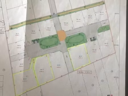 terrain constructible  viabilisé dans un petit lotissement - libre constructeur