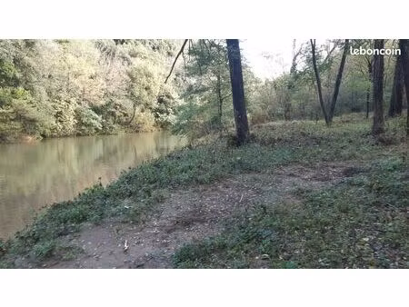 terrain bord de riviere