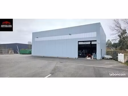 entrepôt 370 m² ville