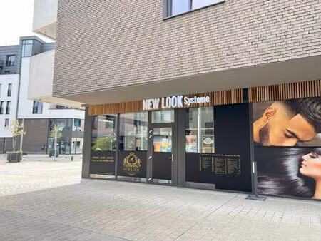 local commercial idéalement situé en plein cœur d’andenne –