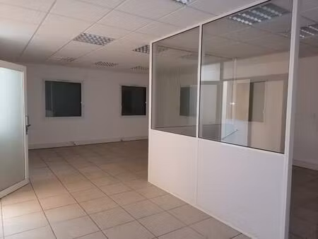 local commercial 150 m² parc d'activités des lats