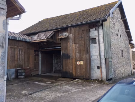 grange de 100 m² sol avec garage et cour de 30 m²