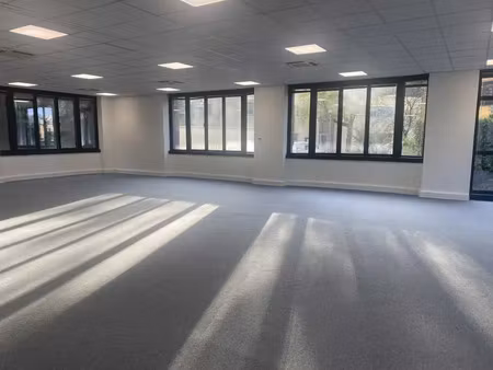 a 10 minutes de la gare de vaise : 1 363 m² de bureaux divisibles à partir de 163 m² - a l