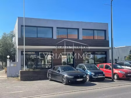 location local commercial