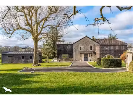 maison en pierre de 8 pièces principales