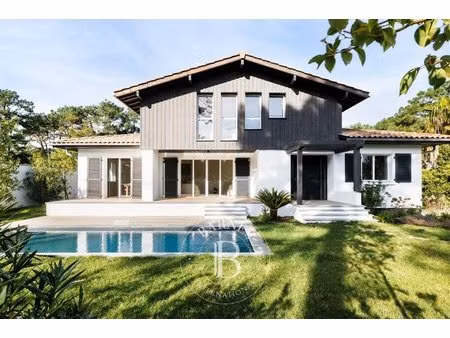 anglet  golf de l'imperatrice  maison entièrement rénovée avec piscine