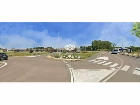 location local commercial