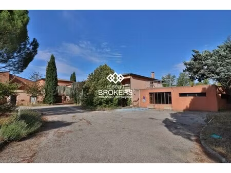 location local commercial