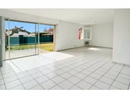 location maison  m² t-4 à saint-pierre-du-mont  935 €