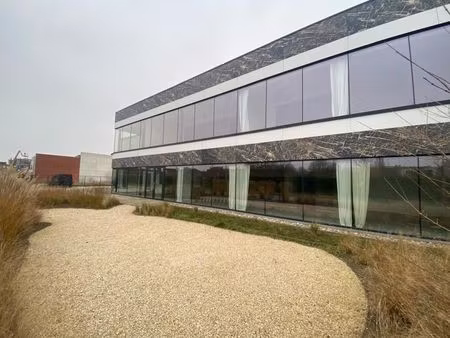 bâtiment d'entreprise récent à vendre/à louer à saint-nicola