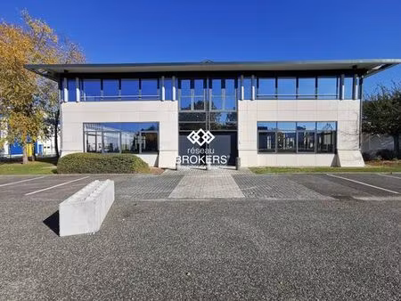 prestigieux bureau de 795 m2 en location - trappes  france