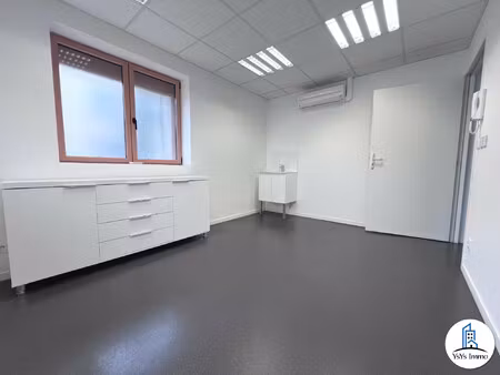 bureau avec salle d'attente