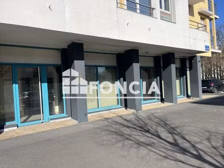 location - local commercial - 93 m² - 13 900 €/an hc ht -