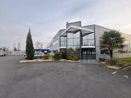 vente local d'activités chatellerault 8 252 m²