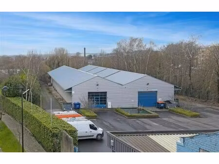 multifunctioneel bedrijfsgebouw van +/-900m²