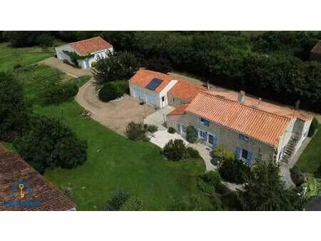 vente maison à sainte-hermine (85210) : à vendre / 167m² sainte-hermine