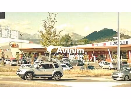 location local commercial