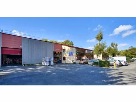 location local commercial