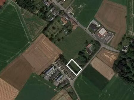 terrain a bâtir + permis pour la construction de 2 maisons!