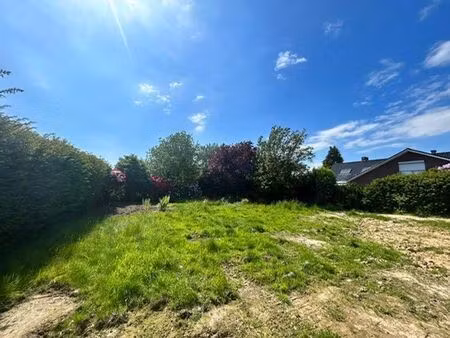 terrain à bâtir parfaitement situé avec permis de construire