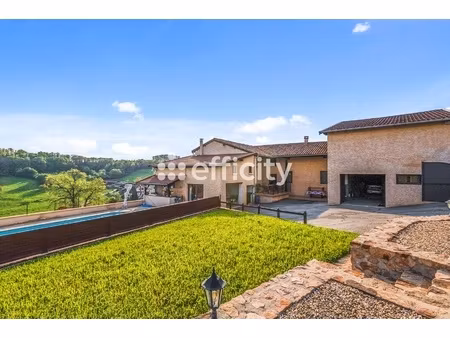 maison 4 pièces - 450 m²