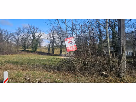 beau terrain constructible de 5 675 m² à gages le bas