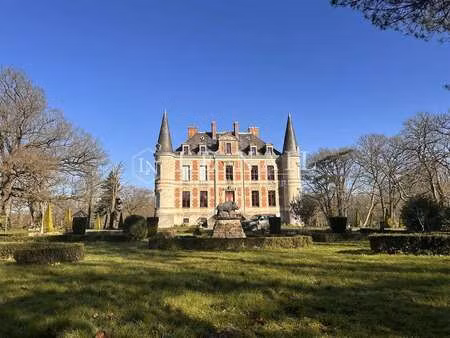 vente demeure d'exception à bournezeau (85480) : à vendre / 600m² bournezeau