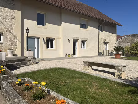 ancienne ferme renovee avec cachet avec piscine  grange et s