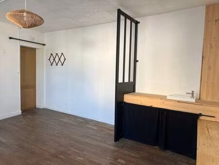 location bureaux et commerces à vitré (35500) : à louer / 27m² vitré